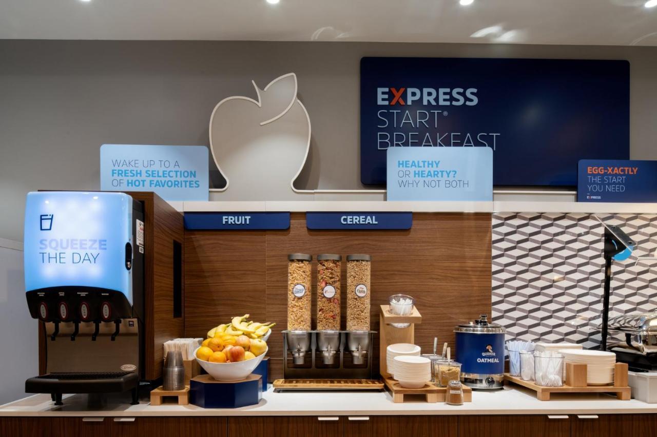 Holiday Inn Express & Suites - Hollister By Ihg Экстерьер фото