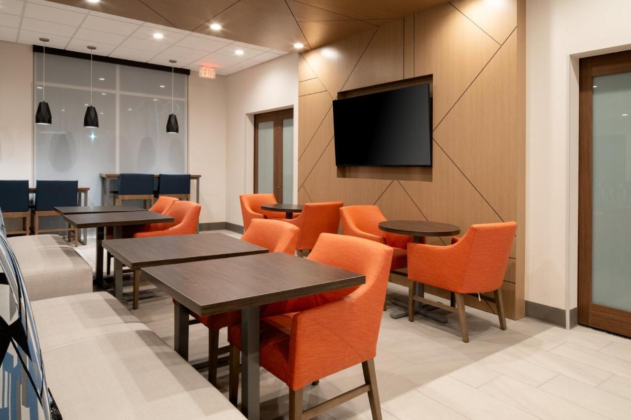 Holiday Inn Express & Suites - Hollister By Ihg Экстерьер фото